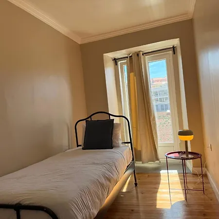 Golden Tram House Апартаменты Лиссабон